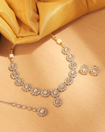 Round and oval shape antique gold plated brown uncut kundan choker necklace set with maangtikka