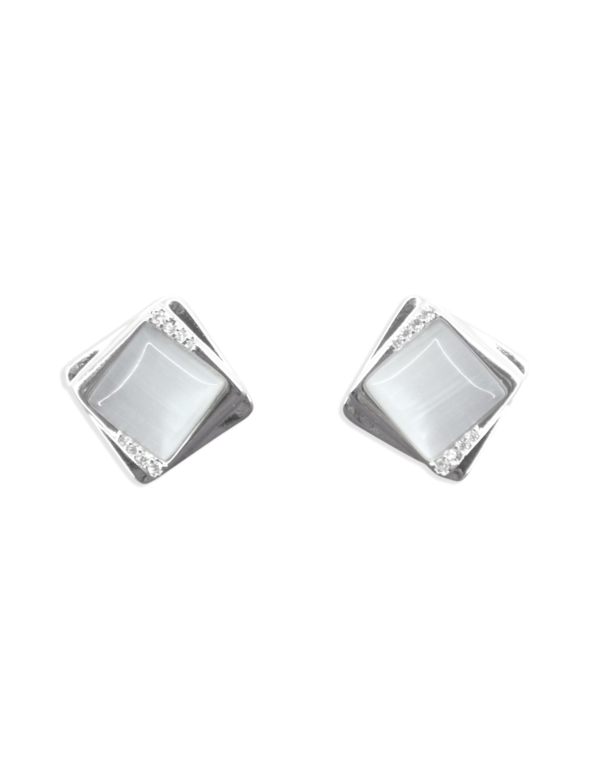 Saloni Fashion Jewellery Lovely Round Shape CZ Brass Silver Plated Stud Earring For Women and Girls
