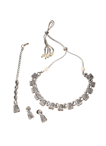 Saloni Fashion Jewellery Finely Square Shape Silver Kundan Stone Antique Gold Plated Brass Choker Necklace Set with Maang Tikka For Women and Girls
