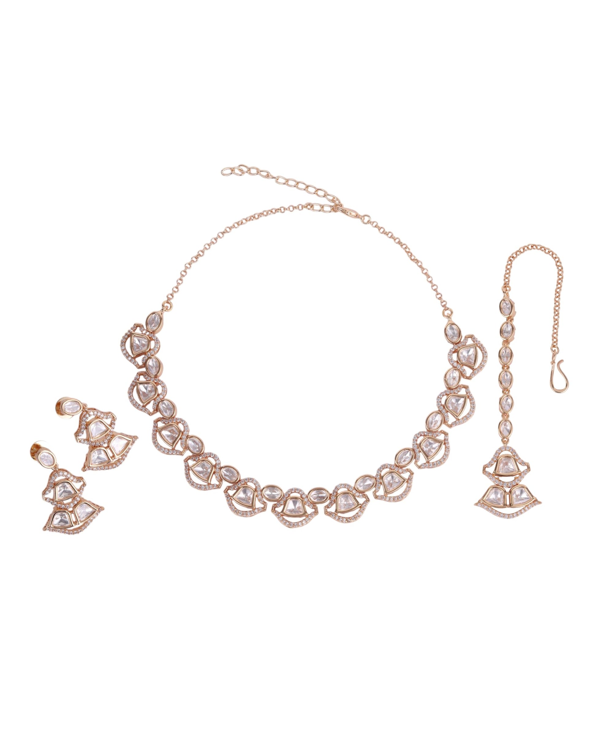 Saloni Fashion Jewellery Pretty Circle and Trangle Shape Uncut Kundan Stone Antique Gold Plated Brass Choker Necklace Set with Maang Tikkka For Women and Girls