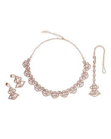 Saloni Fashion Jewellery Pretty Circle and Trangle Shape Uncut Kundan Stone Antique Gold Plated Brass Choker Necklace Set with Maang Tikkka For Women and Girls