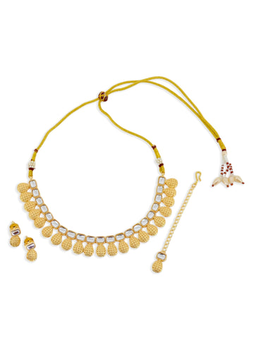 Saloni Fashion Jewellery Pleasing Oval and Sqaure Shape White Kundan Stone Gold Plated Choker Brass Necklace With Maang Tikka For Women and Girls