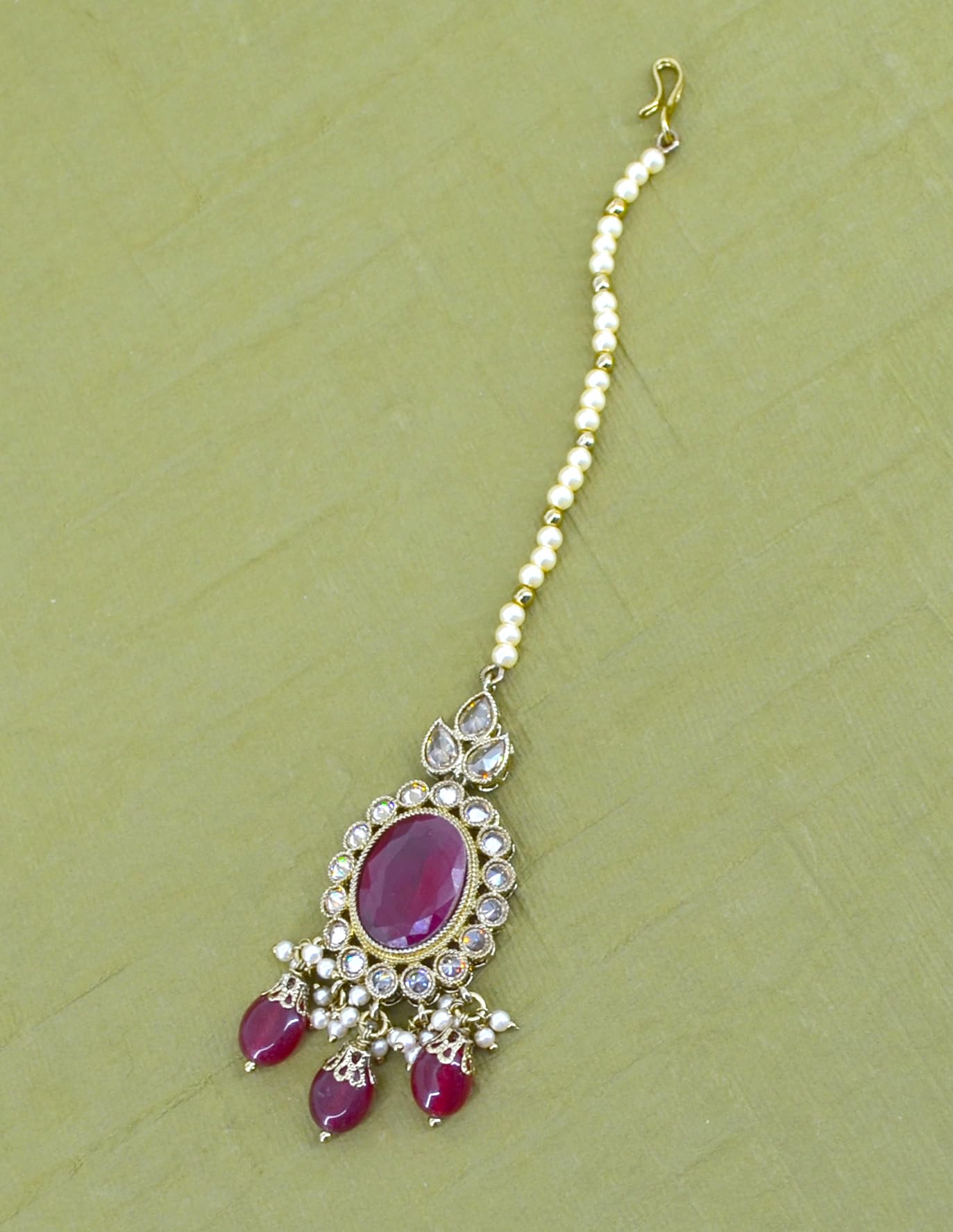 Saloni Fashion Jewellery Charming Circle and Leaf Design Red Uncut Kundan Gold Plated Collar Necklace Set with Maangtikka For Women and Girls