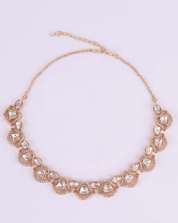 Saloni Fashion Jewellery Pretty Circle and Trangle Shape Uncut Kundan Stone Antique Gold Plated Brass Choker Necklace Set with Maang Tikkka For Women and Girls