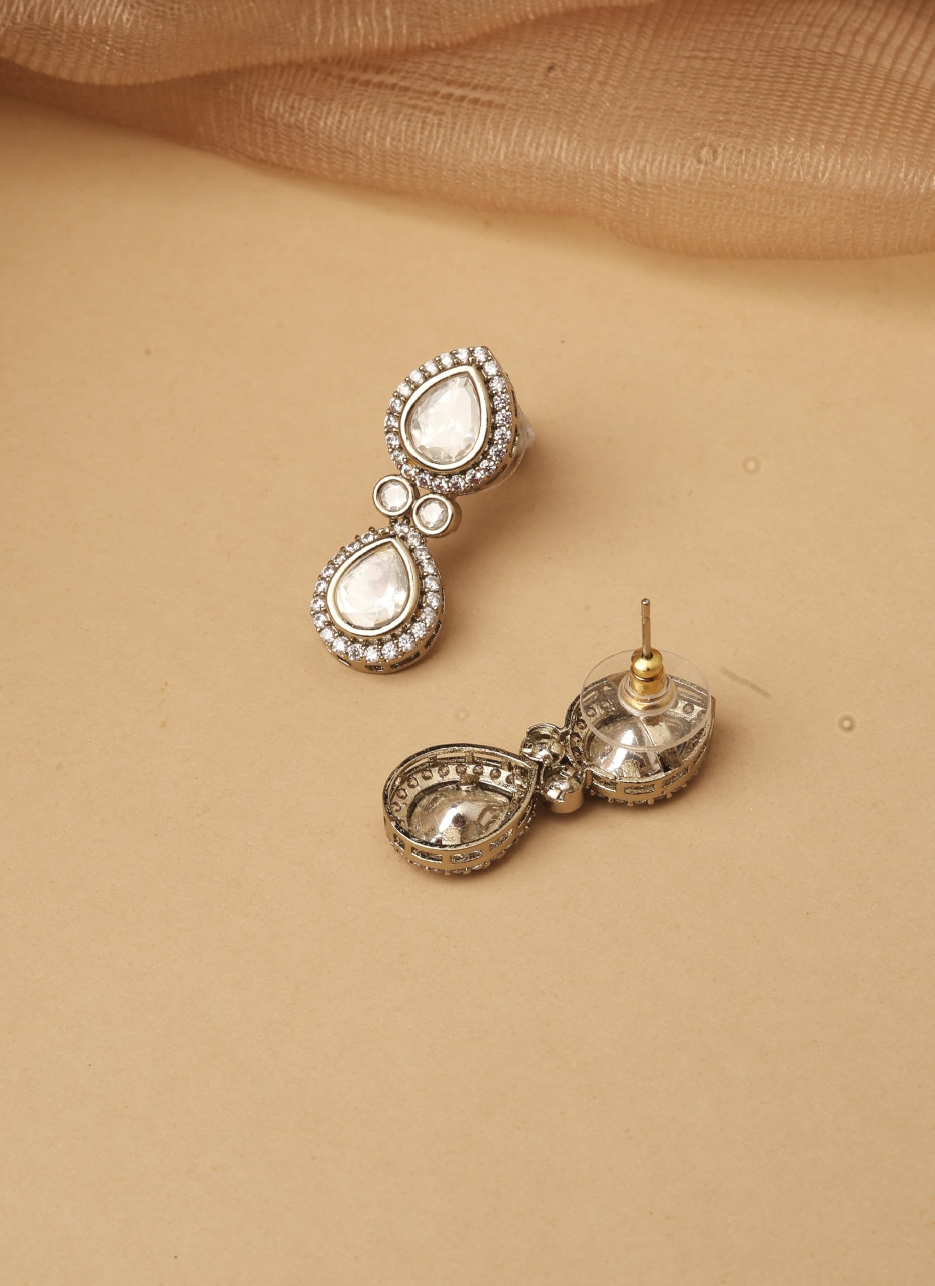 Saloni Fashion Jewellery Trendy Oval Shape White Kundan Stone Antique Gold Plated Choker Brass Necklace With Maang Tikka For Women and Girls