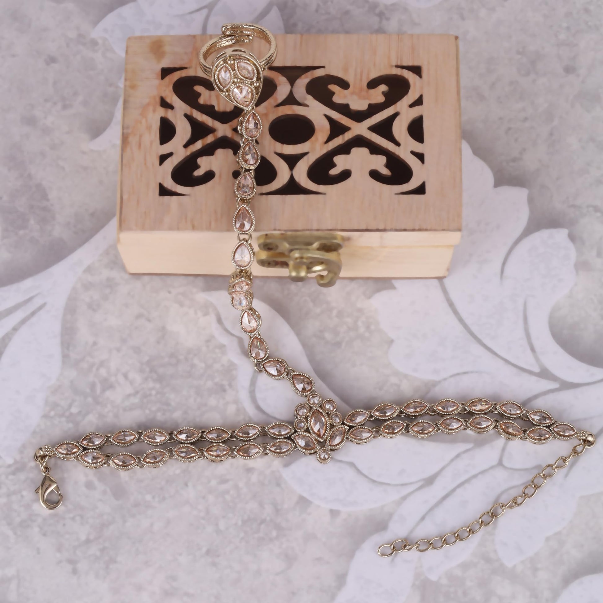 Saloni Fashion Jewellery Traditional Attractive Leaf and Oval shape Gold Plated Set of 2 Adjustable Hathphool(Panja) For Women