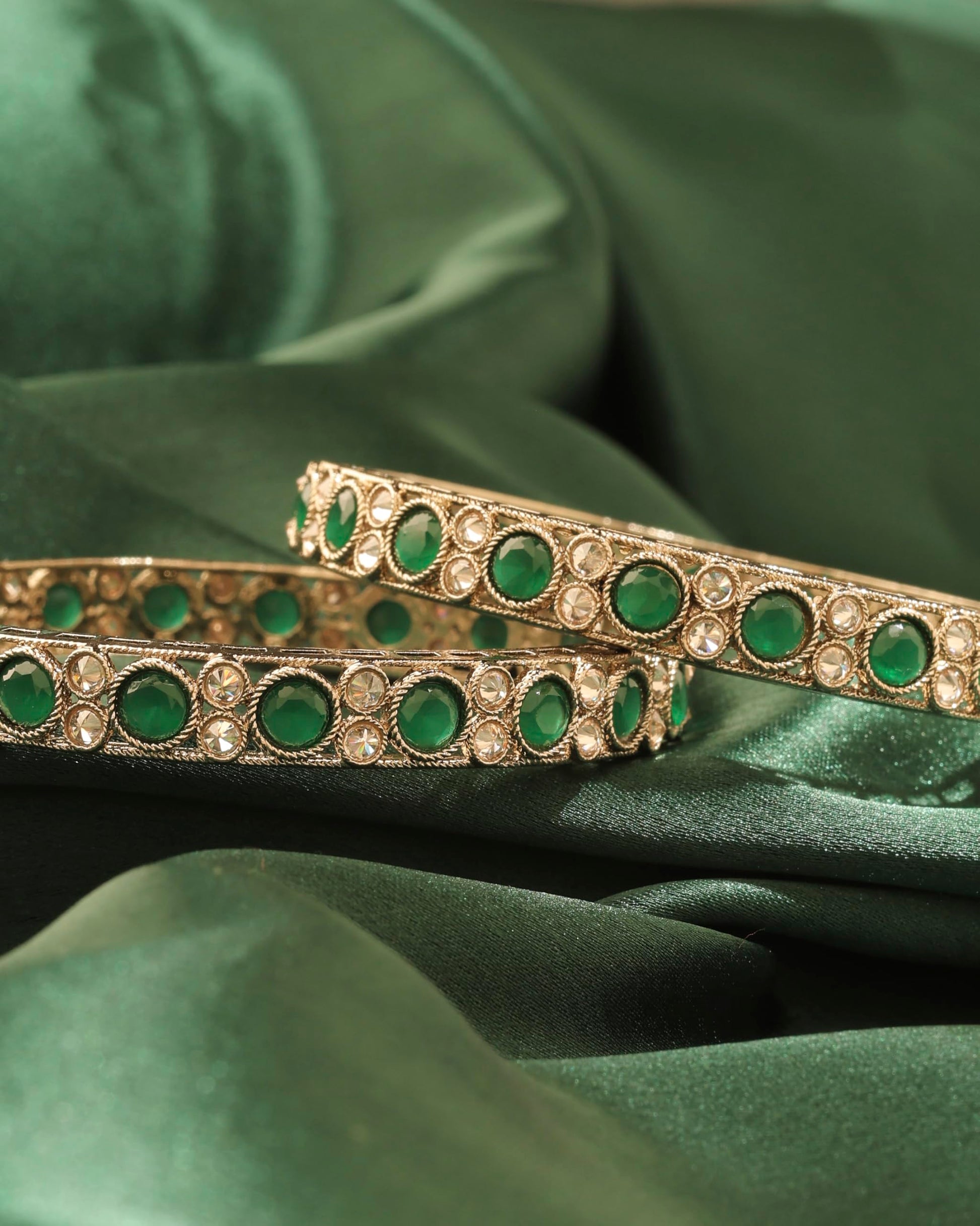 Saloni Fashion Jewellery Stylish Round Shape Antique Gold Plated Green Uncut Kundan Stone Set Of 2 Bangle Set For Women and Girls