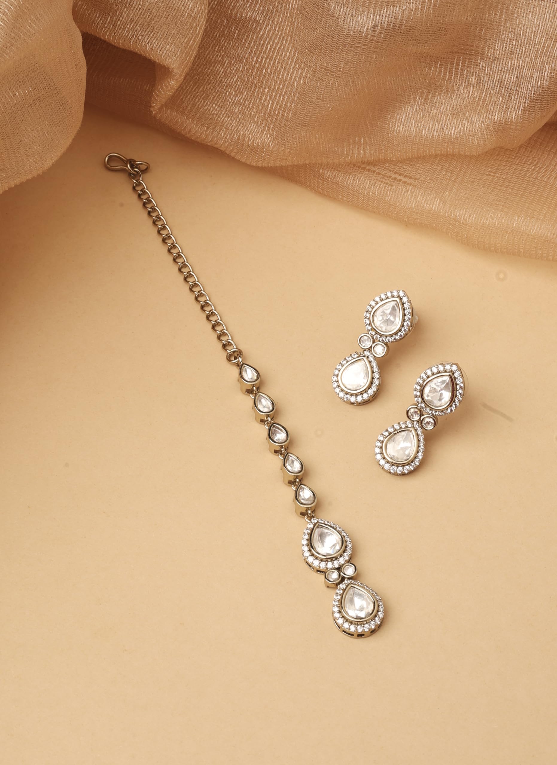 Saloni Fashion Jewellery Trendy Oval Shape White Kundan Stone Antique Gold Plated Choker Brass Necklace With Maang Tikka For Women and Girls
