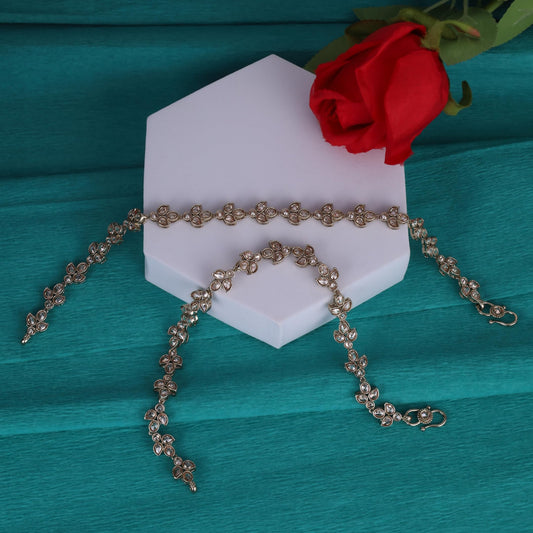 Saloni Fashion Jewellery Traditional Oval and Leaf Design Gold Plated Set of 2 Anklet(Payal) For Women