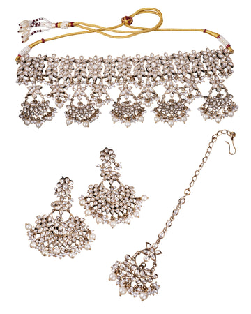 Saloni Fashion Jewellery Splendid Flower Design and Chandelier Shape White Uncut Kundan Stone Antique Gold Plated Brass Choker Necklace Set with Maang Tikkka For Women and Girls