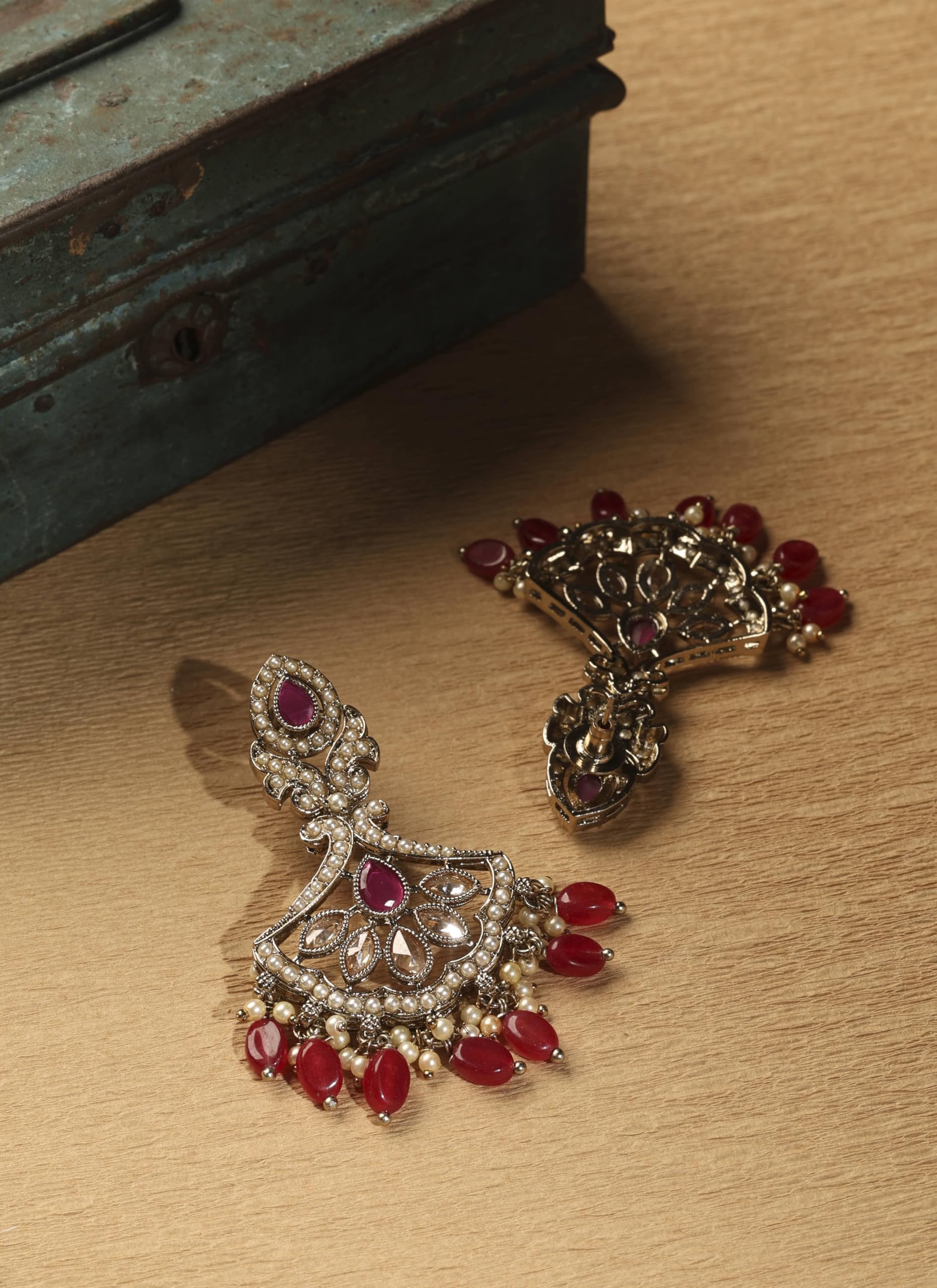 Saloni Fashion Jewellery Splendid Flower Shape Mother of Pearl Red Unkut Kundan Stone Antique Gold Plated Princess Necklace Set For Women and Girls