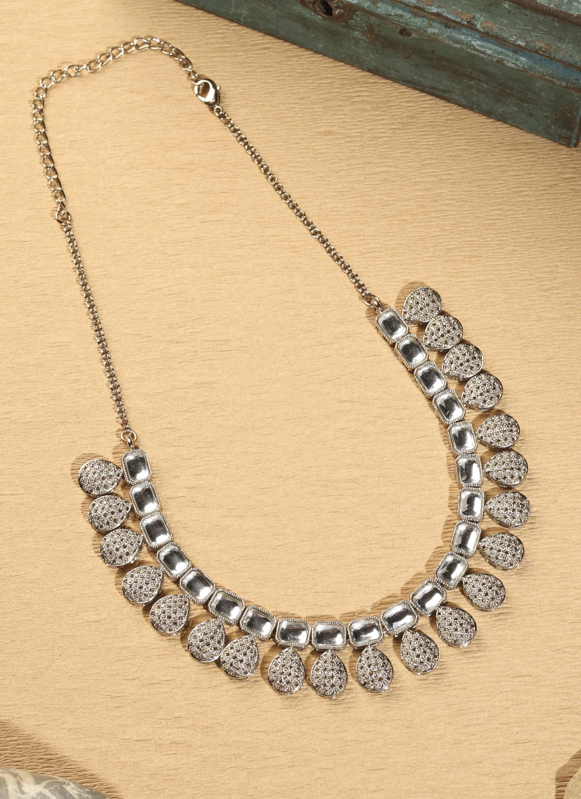 Saloni Fashion Jewellery Stylish Oval Shape White Kundan Stone Antique Gold Plated Brass Choker Necklace Set with Maang Tikka For Women and Girls
