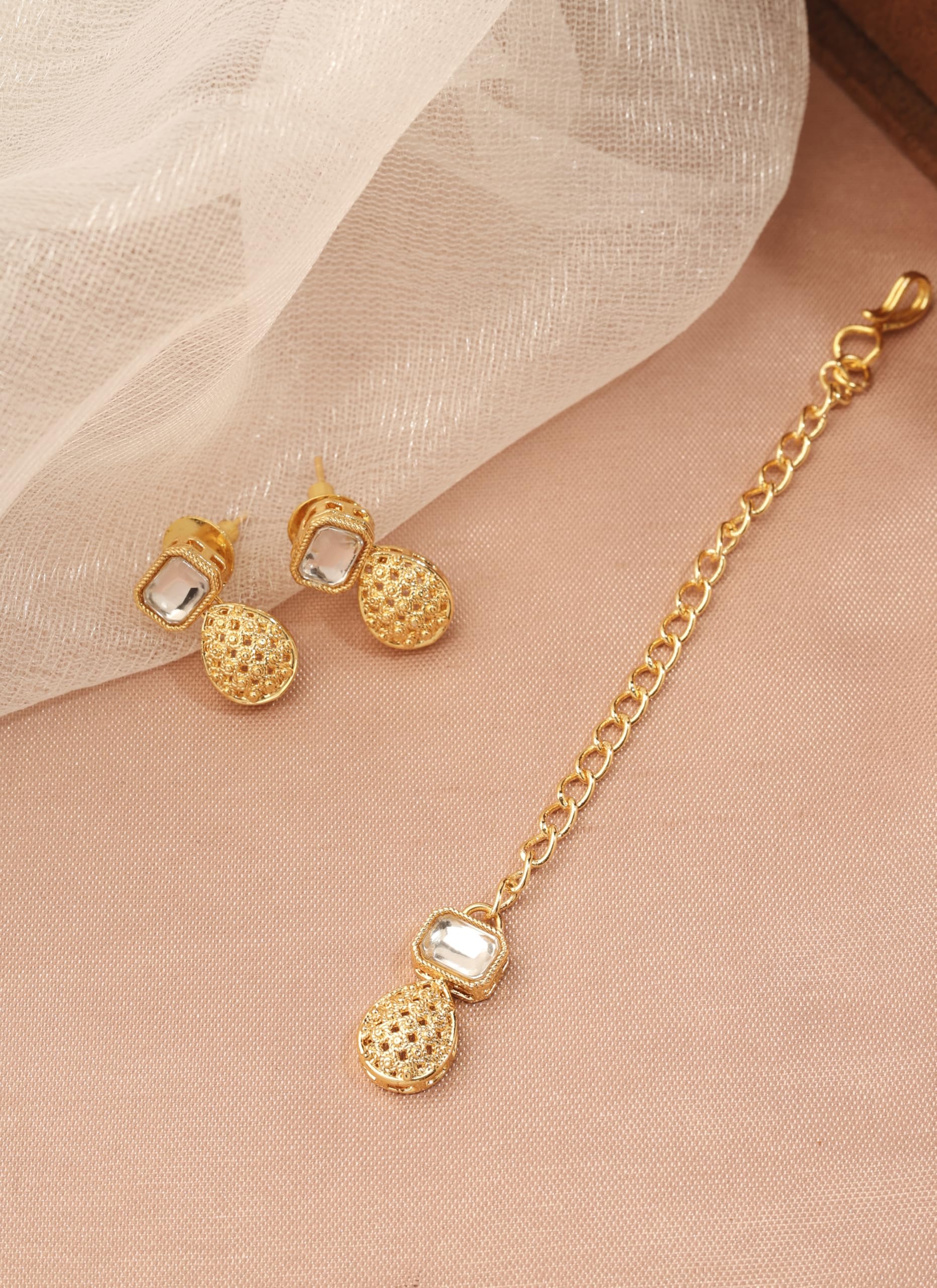 Saloni Fashion Jewellery Pleasing Oval and Sqaure Shape White Kundan Stone Gold Plated Choker Brass Necklace With Maang Tikka For Women and Girls