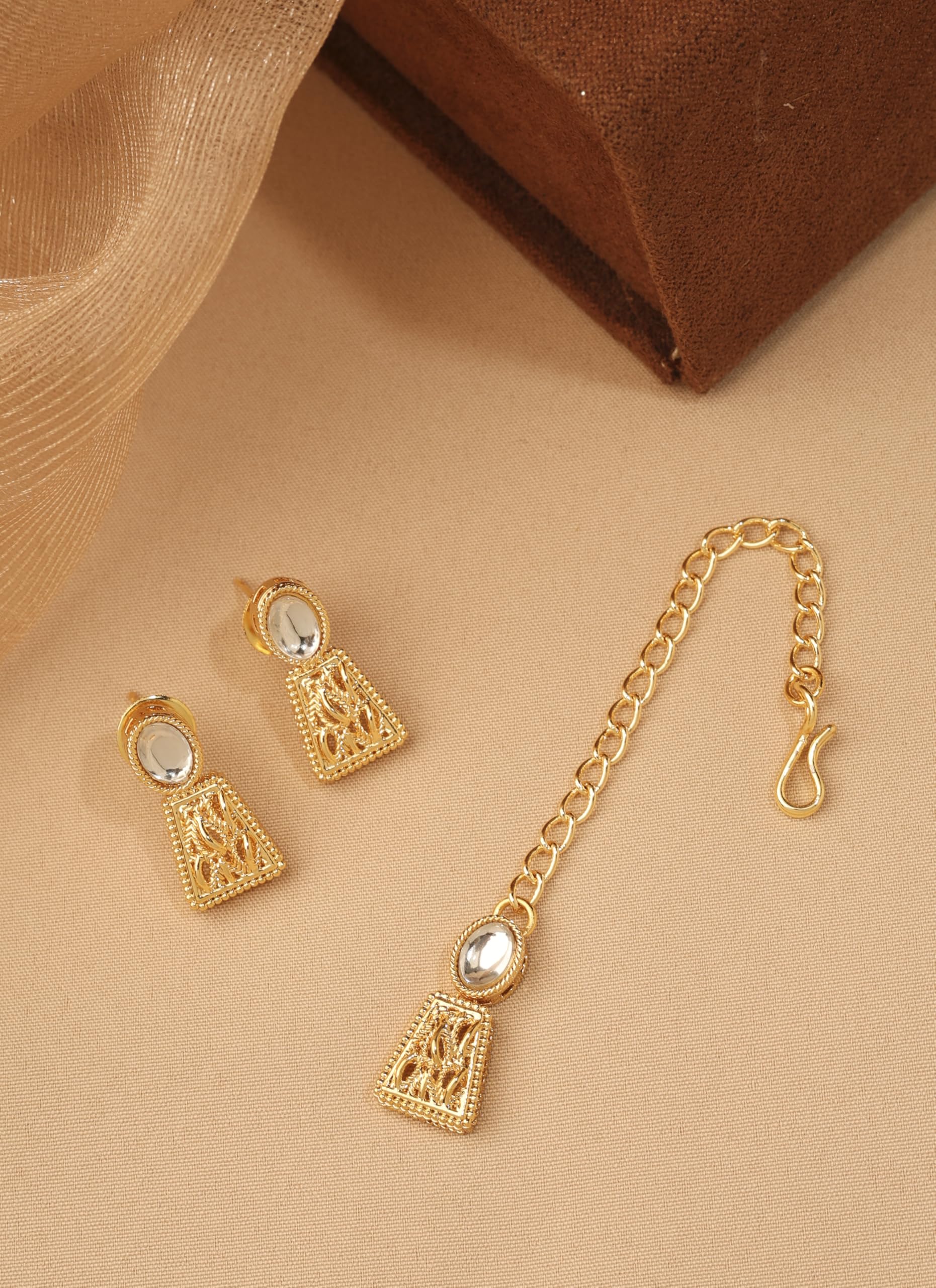 Saloni Fashion Jewellery Flowing Square Shape Gold Kundan Stone Gold Plated Brass Choker Necklace Set with Maang Tikka For Women and Girls