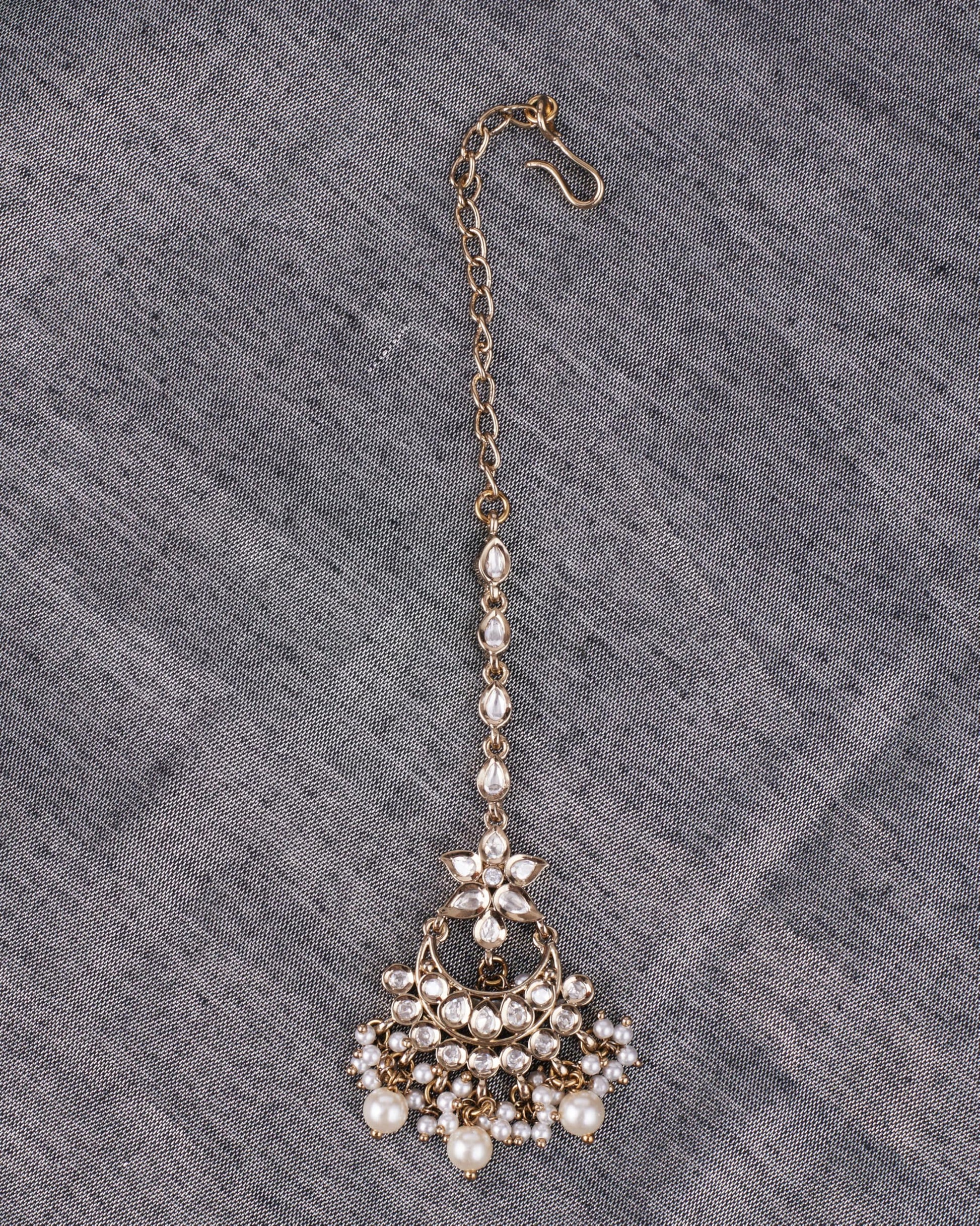 Saloni Fashion Jewellery Splendid Flower Design and Chandelier Shape White Uncut Kundan Stone Antique Gold Plated Brass Choker Necklace Set with Maang Tikkka For Women and Girls