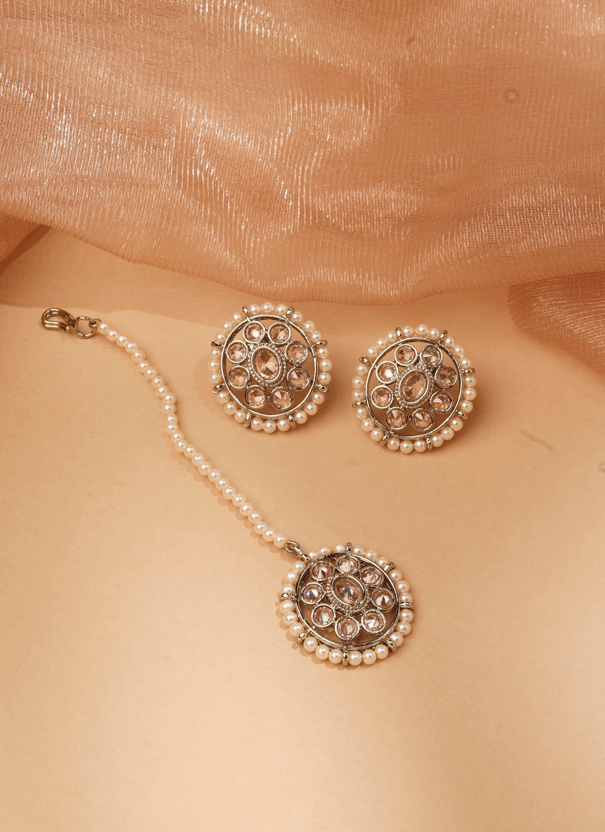 Saloni Fashion Jewellery Flower and Circle Shape Pearl Brown Kundan Stone Antique Gold Plated Choker Necklace With Maang Tikka For Women and Girls