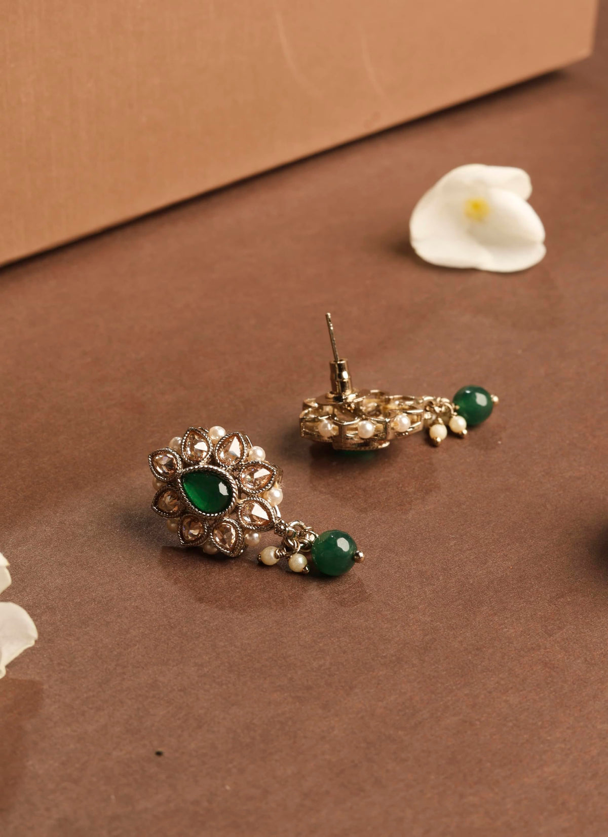 Saloni Fashion Jewellery Flower and Oval Shape Green Kundan Stone Antique Gold Plated Choker Necklace Set with Maang Tikka For Women and Girls
