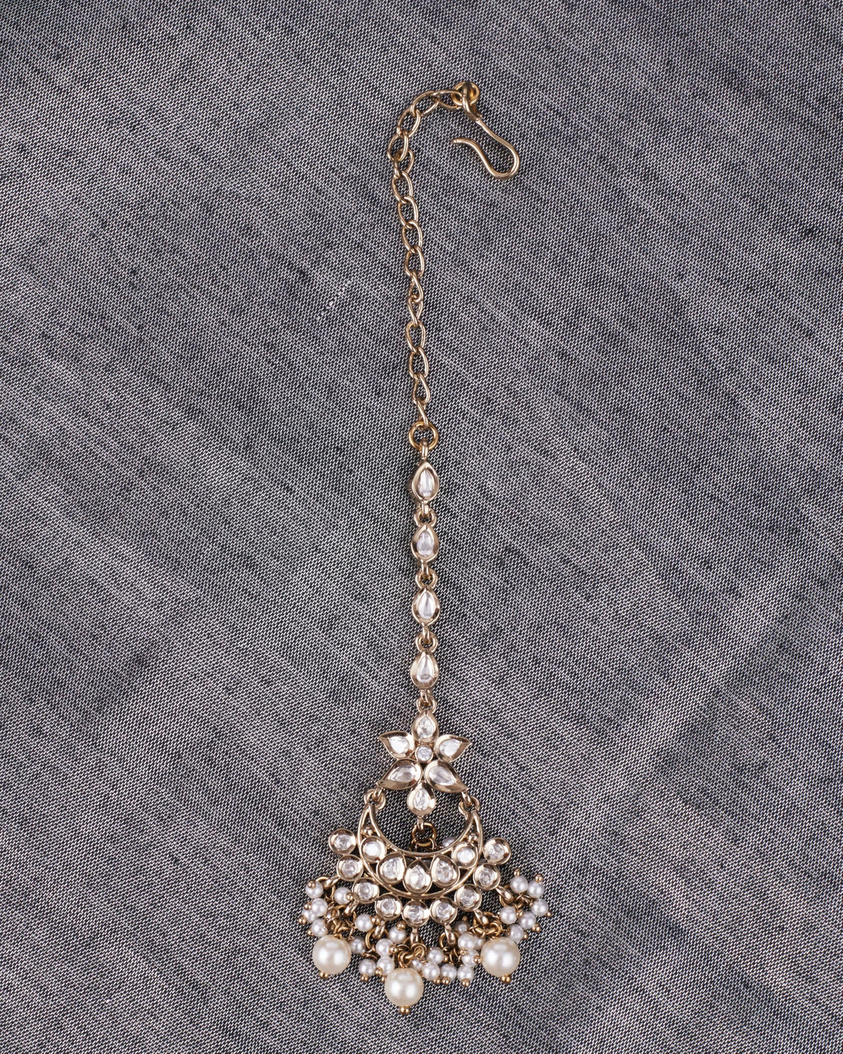 Saloni Fashion Jewellery Flower Design and Chandelier Shape White Uncut Kundan Stone Antique Gold Plated Brass Choker Necklace Set with Maang Tikka For Women and Girls