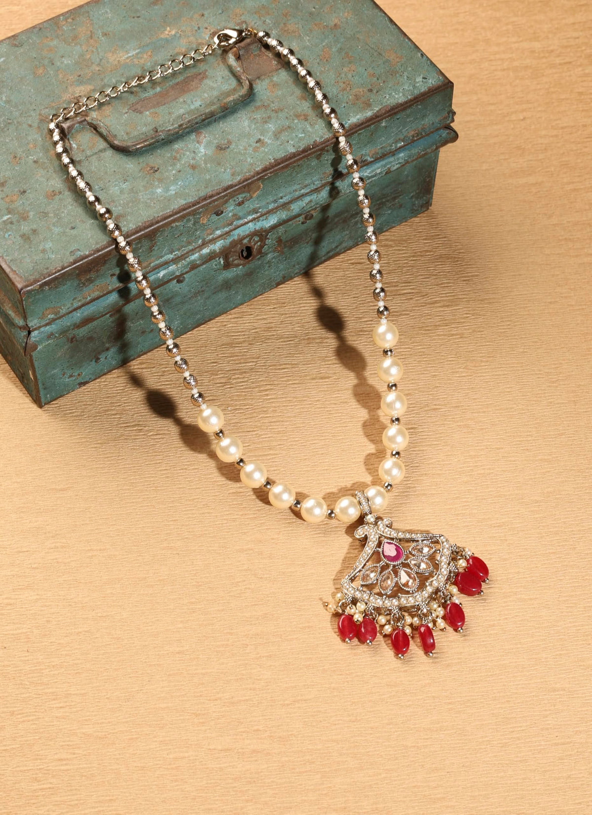 Saloni Fashion Jewellery Flower Shape Mother of Pearl Red Uncut Kundan Stone Antique Gold Plated Princess Necklace Set For Women and Girls