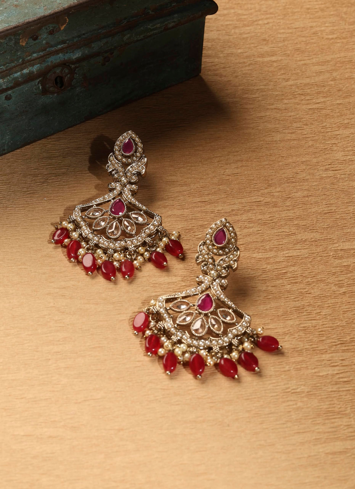 Saloni Fashion Jewellery Flower Shape Mother of Pearl Red Uncut Kundan Stone Antique Gold Plated Princess Necklace Set For Women and Girls