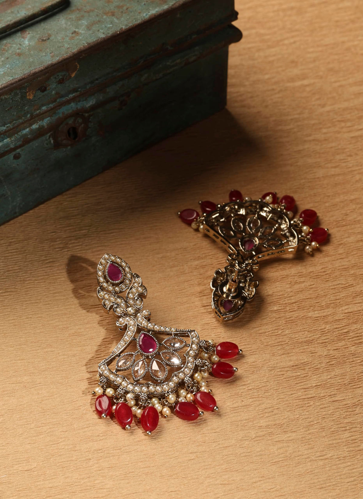 Saloni Fashion Jewellery Flower Shape Mother of Pearl Red Uncut Kundan Stone Antique Gold Plated Princess Necklace Set For Women and Girls
