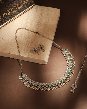 Glamorous Pear Shape Pearl Guchha Antique Gold Plated Green Uncut Kundan Stone Choker Necklace Set With Maangtikka
