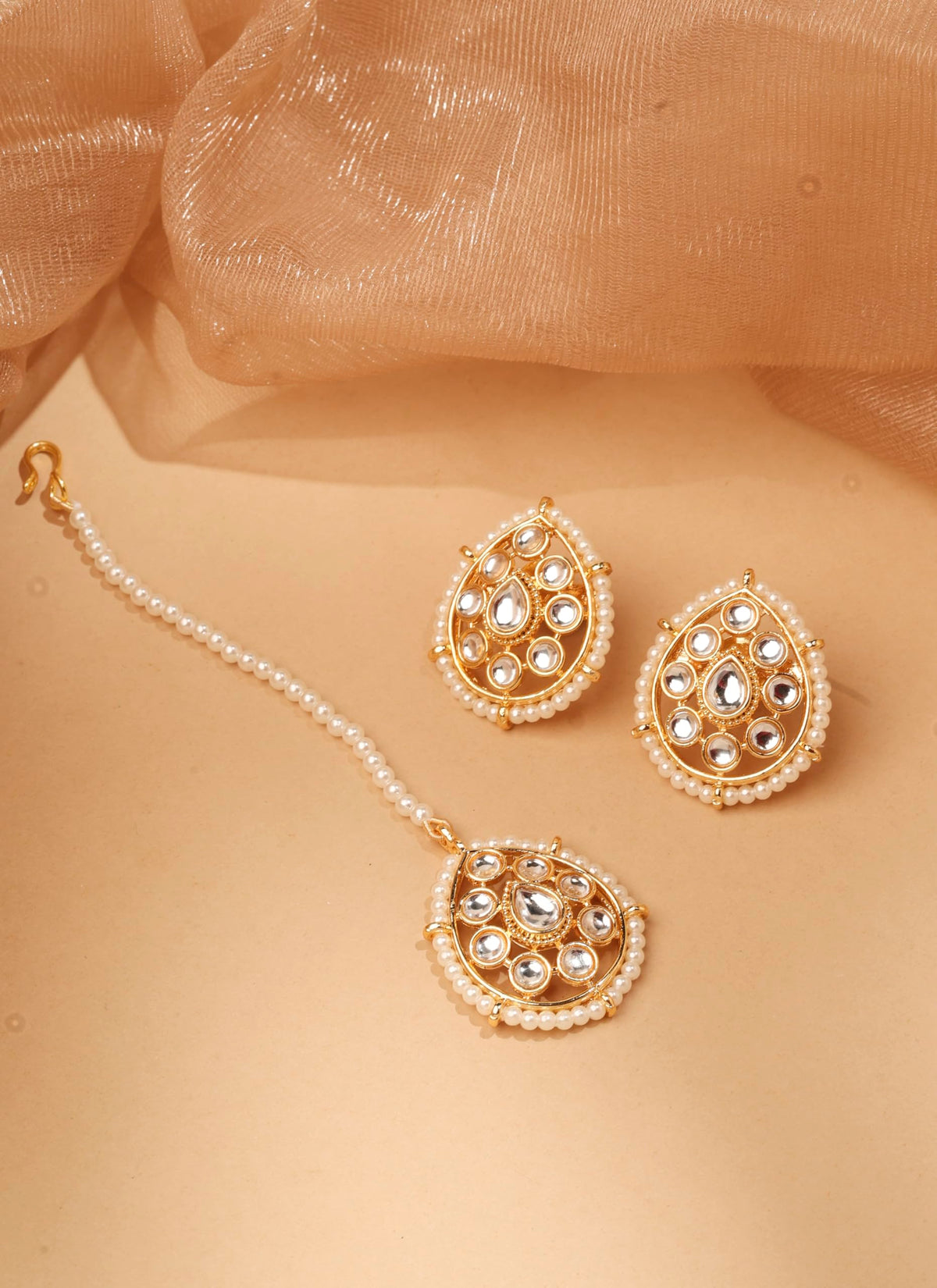Saloni Fashion Jewellery Oval and Flower Design Pearl White Kundan Stone Gold Plated Choker Necklace With Maang Tikka For Women and Girls