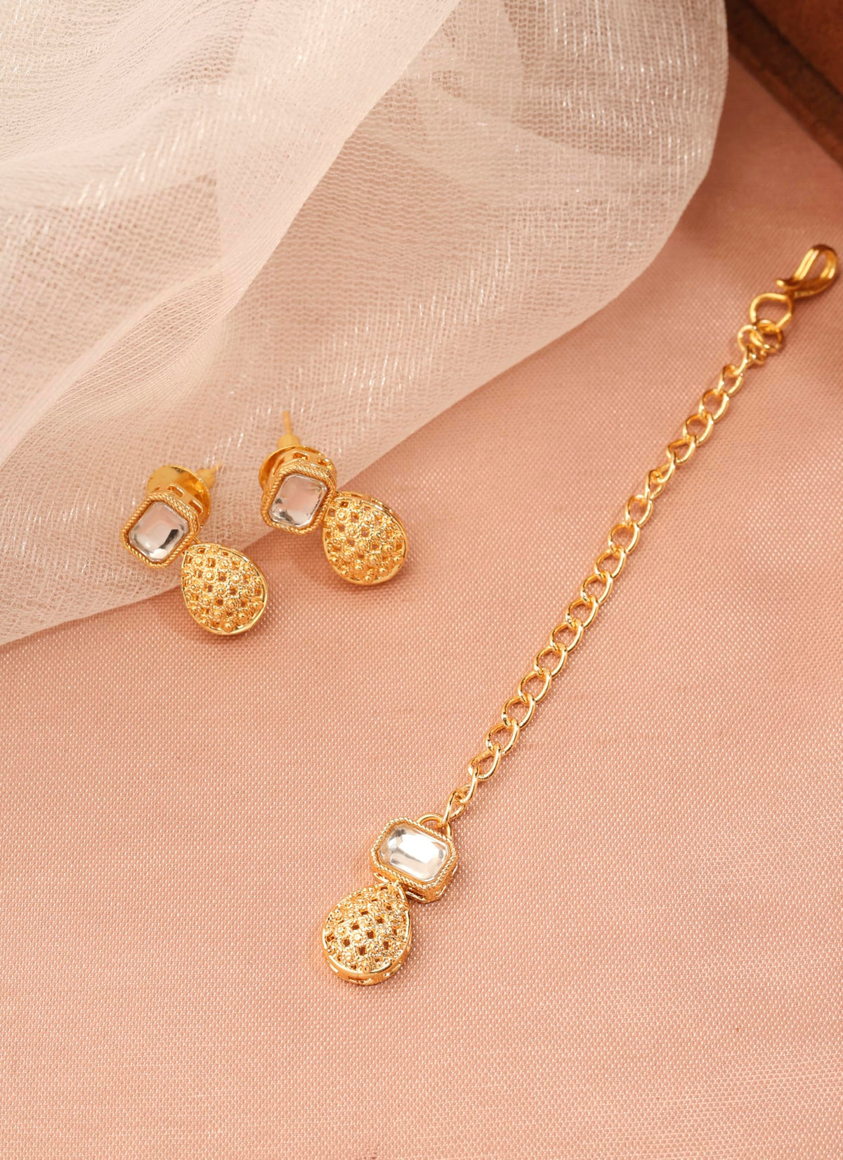 Saloni Fashion Jewellery Oval and Square Shape White Kundan Stone Gold Plated Choker Brass Necklace With Maang Tikka For Women and Girls