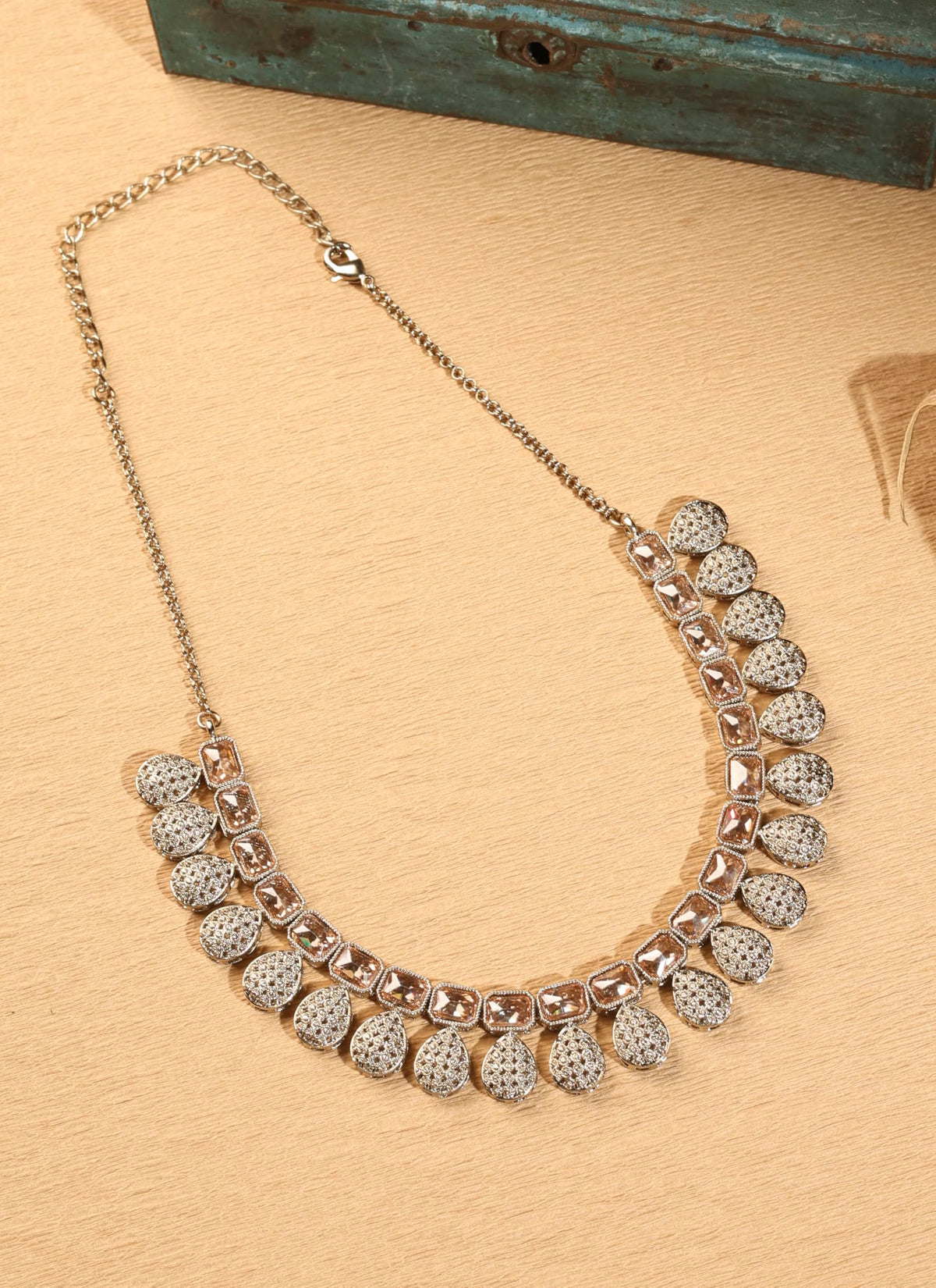Saloni Fashion Jewellery Oval Shape Brown Kundan Stone Antique Gold Plated Brass Choker Necklace Set with Maang Tikka For Women and Girls