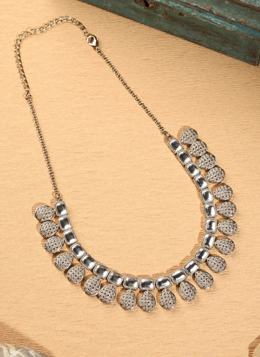 Saloni Fashion Jewellery Oval Shape White Kundan Stone Antique Gold Plated Brass Choker Necklace Set with Maang Tikka For Women and Girls