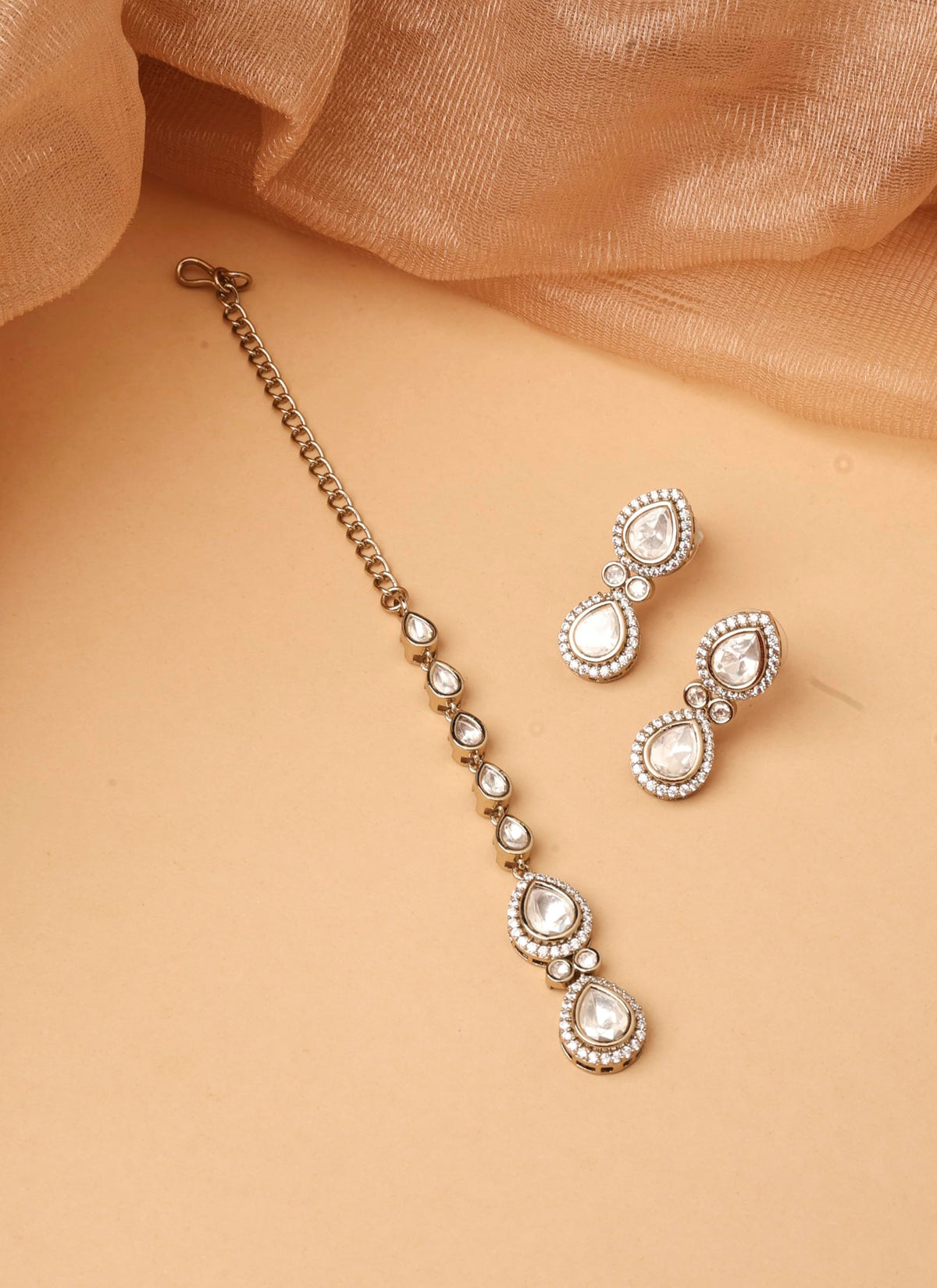 Saloni Fashion Jewellery Oval Shape White Kundan Stone Antique Gold Plated Choker Brass Necklace With Maang Tikka For Women and Girls