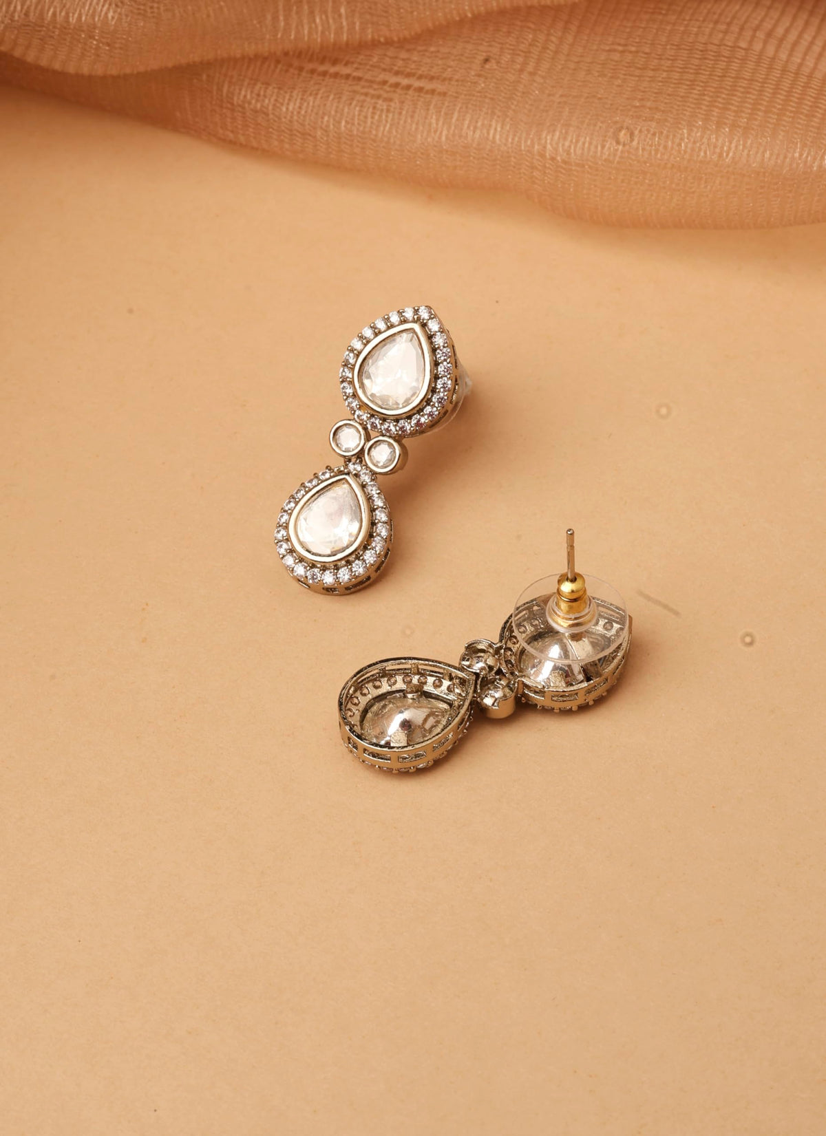 Saloni Fashion Jewellery Oval Shape White Kundan Stone Antique Gold Plated Choker Brass Necklace With Maang Tikka For Women and Girls