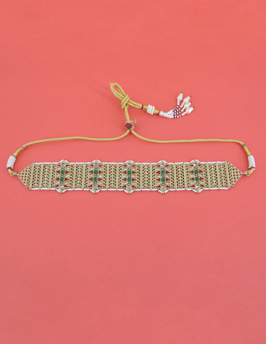 Saloni Fashion Jewellery Round and Triangle Shape Green Uncut Kundan Gold Plated Collar Necklace Set with Maangtikka For Women and Girls