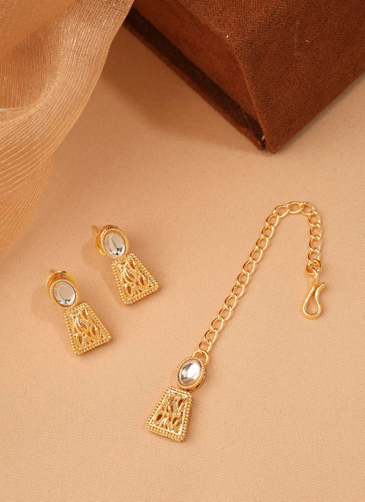Saloni Fashion Jewellery Square Shape Gold Kundan Stone Gold Plated Brass Choker Necklace Set with Maang Tikka For Women and Girls