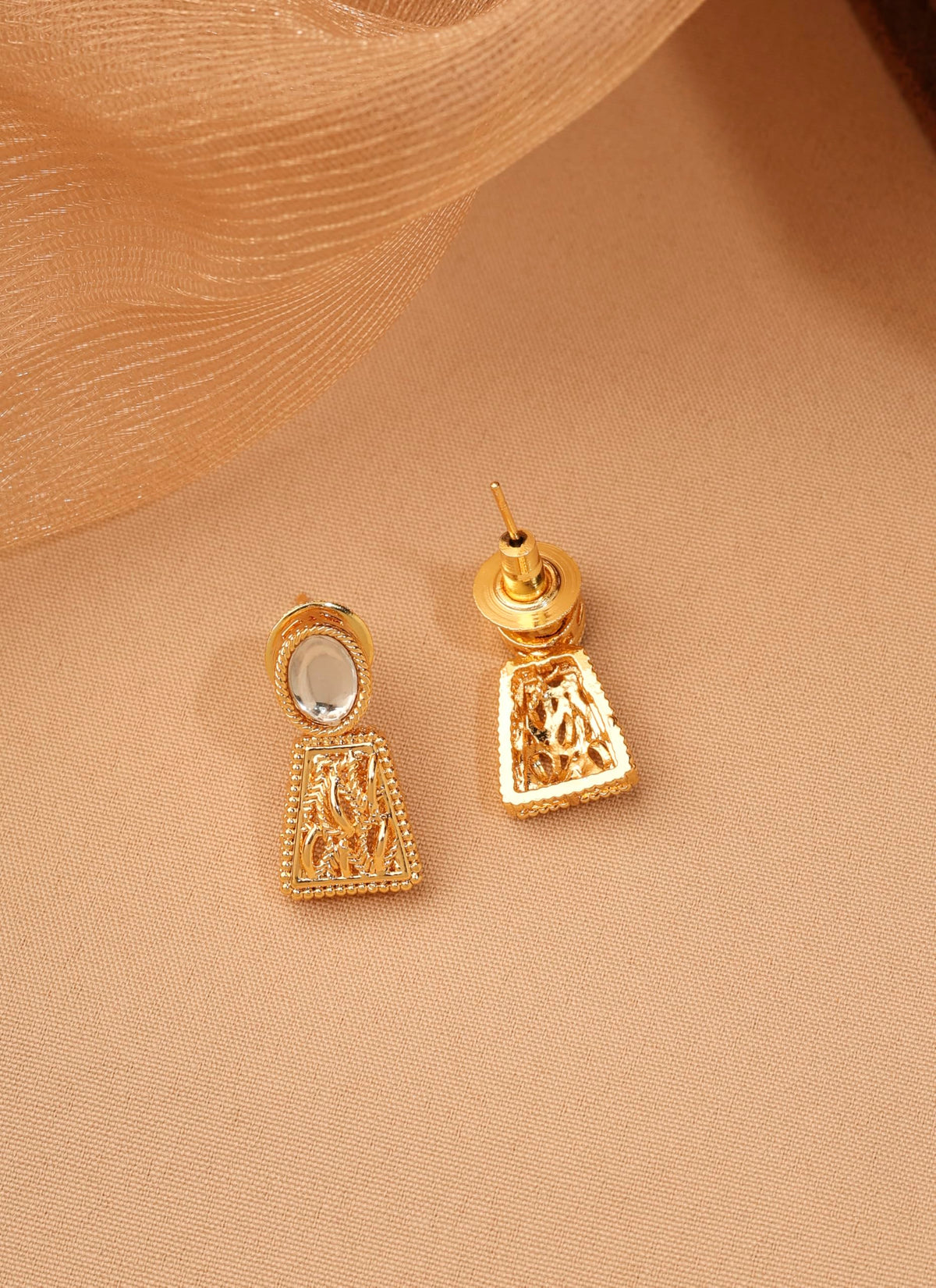 Saloni Fashion Jewellery Square Shape Gold Kundan Stone Gold Plated Brass Choker Necklace Set with Maang Tikka For Women and Girls